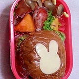 幼稚園弁当　うさぎさんのエビバーガーとどんぐり弁当